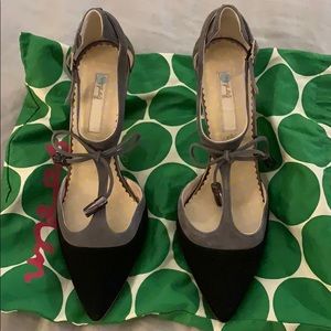 Great women’s T-Strap heel.